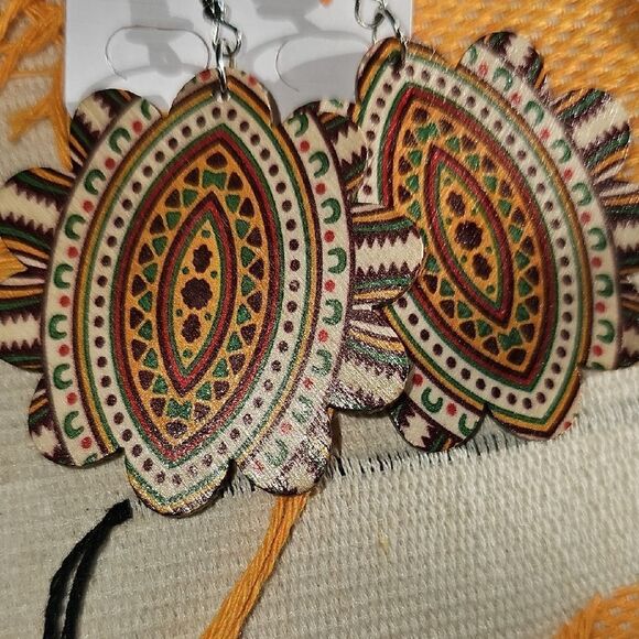 Fashion Jewelry Red and Green Statement Earrings - Picture 3 of 3